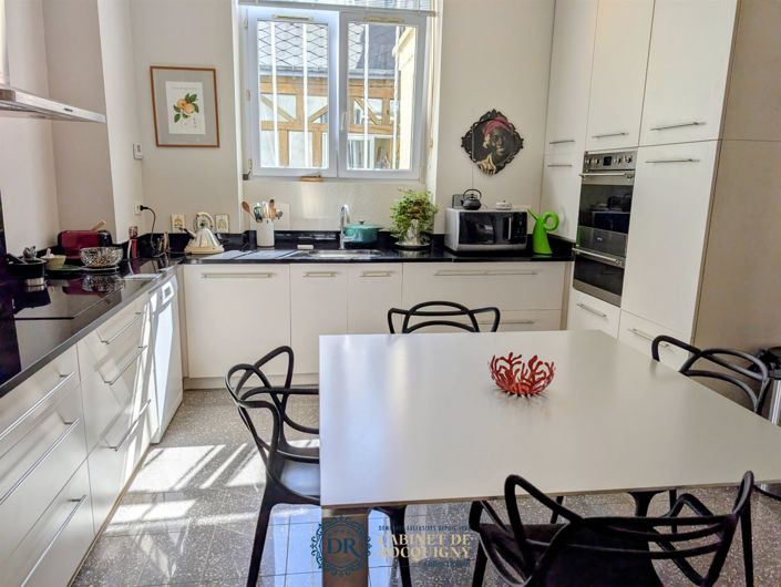 Image No.9-5 Bed Apartment for sale