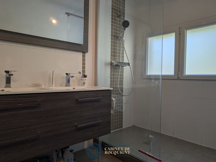 Image No.25-4 Bed House for sale