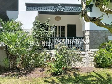 1 - Biarritz, House