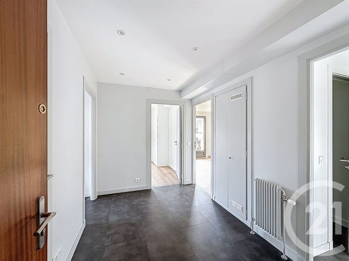 Image No.8-3 Bed Apartment for sale