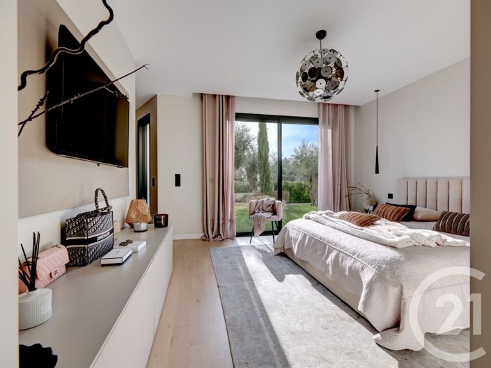 Image No.16-5 Bed House for sale