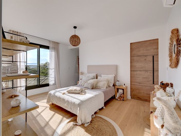 Image No.18-5 Bed House for sale