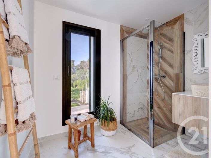 Image No.19-5 Bed House for sale