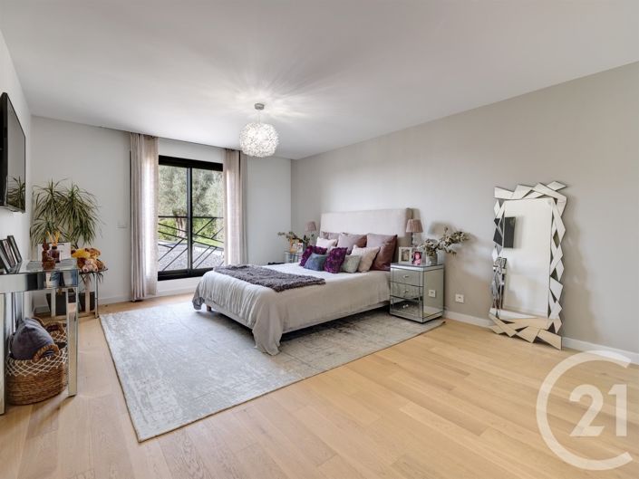 Image No.20-5 Bed House for sale