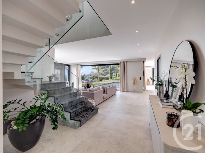 Image No.6-5 Bed House for sale