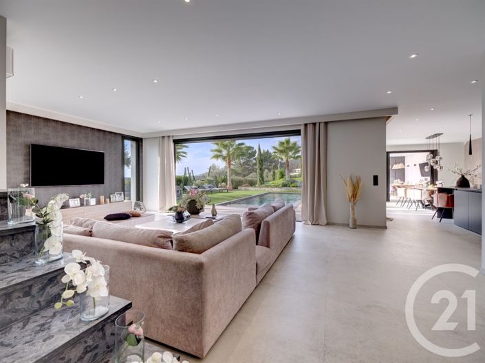 Image No.8-5 Bed House for sale