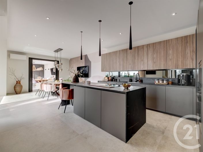 Image No.9-5 Bed House for sale