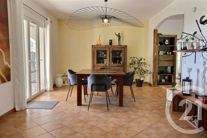 Image No.7-4 Bed House for sale