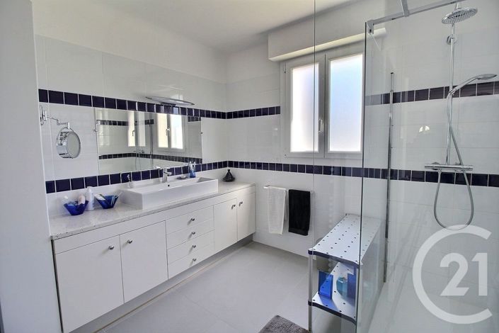 Image No.10-3 Bed House for sale