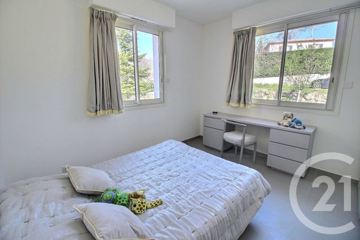 Image No.11-3 Bed House for sale