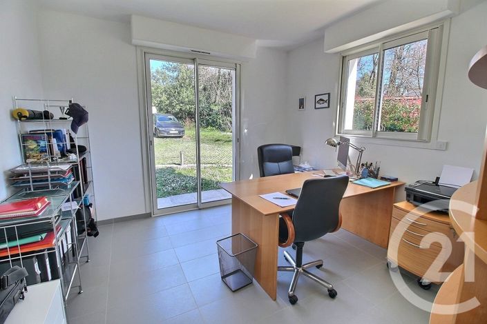 Image No.12-3 Bed House for sale