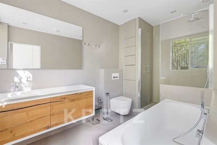 Image No.11-4 Bed Apartment for sale