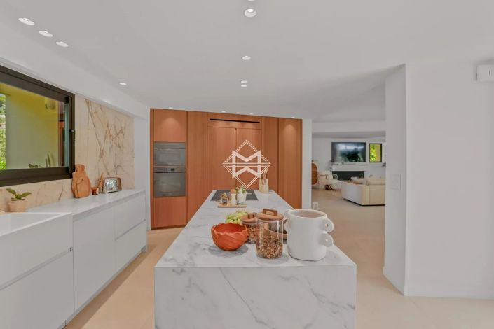 Image No.11-5 Bed House for sale