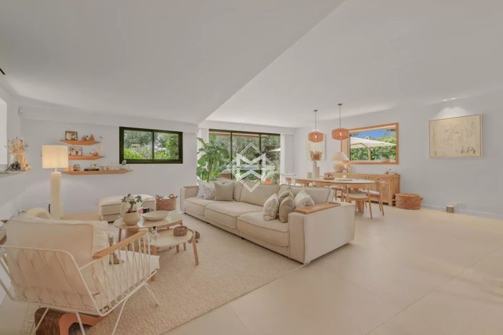 Image No.12-5 Bed House for sale