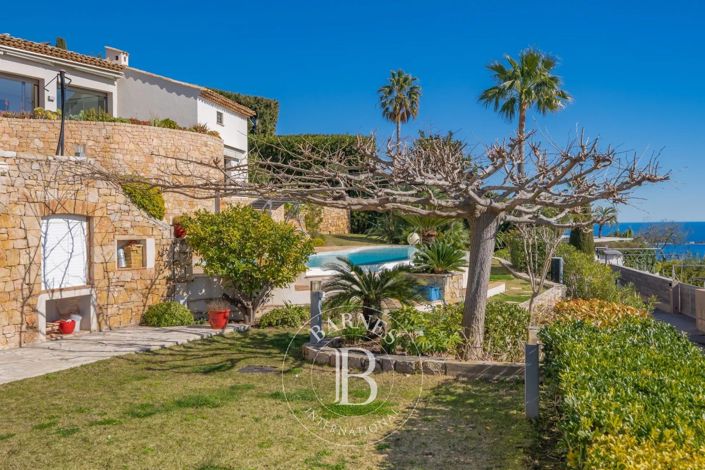 Image No.10-5 Bed House for sale