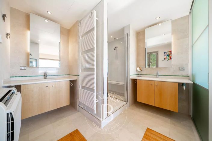 Image No.11-5 Bed House for sale