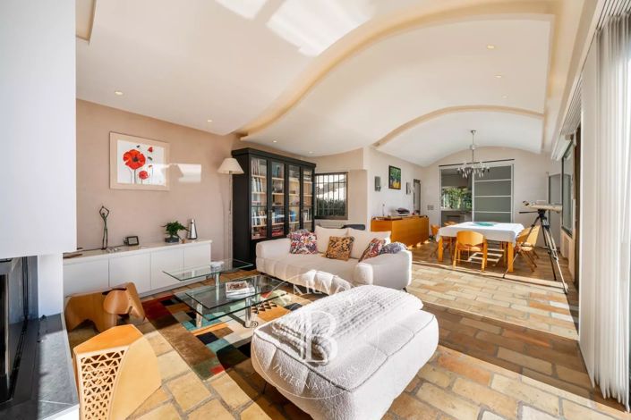 Image No.15-5 Bed House for sale