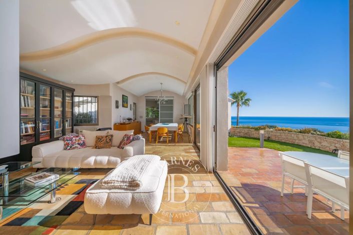 Image No.3-5 Bed House for sale