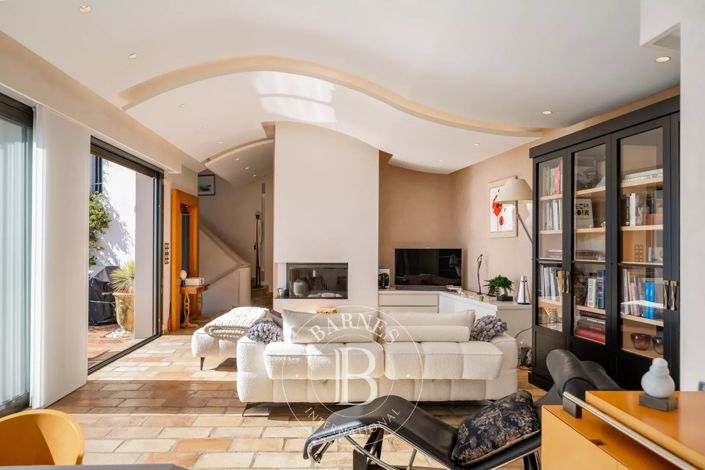 Image No.7-5 Bed House for sale