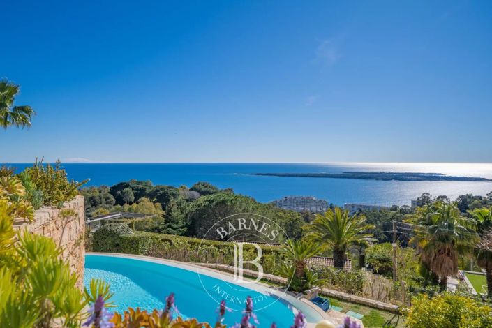 Image No.8-5 Bed House for sale