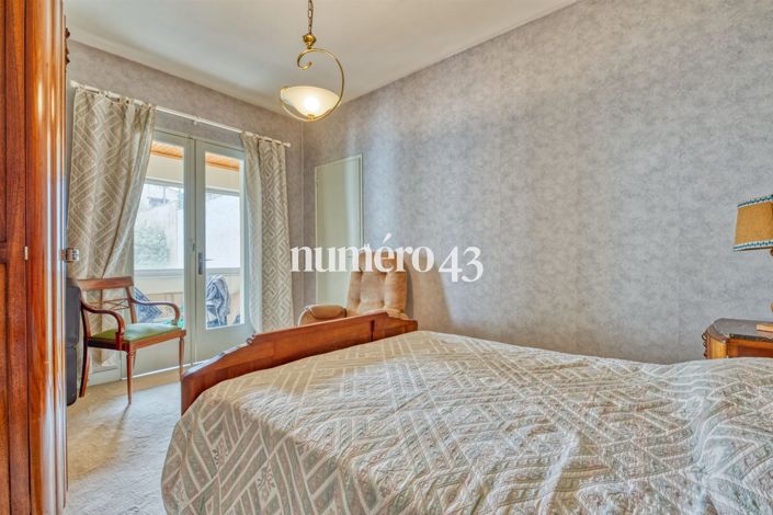 Image No.15-4 Bed House for sale