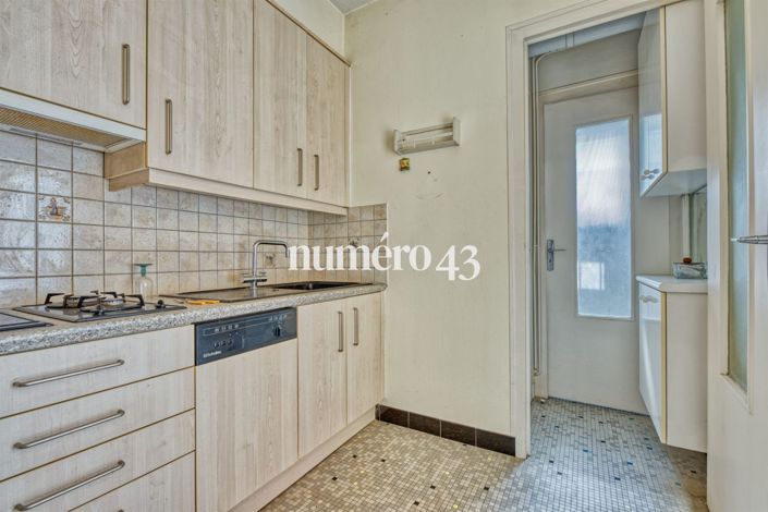 Image No.17-4 Bed House for sale