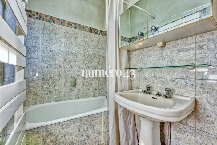 Image No.18-4 Bed House for sale