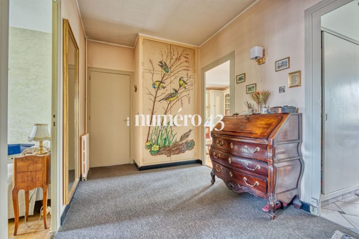Image No.8-4 Bed House for sale