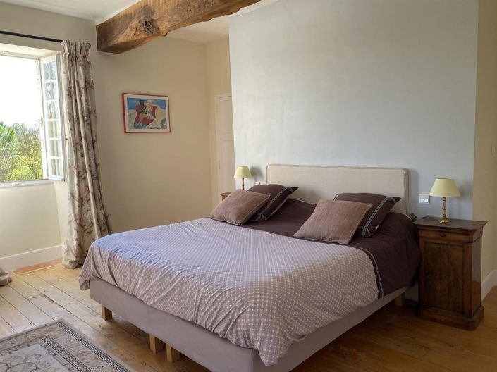 Image No.17-11 Bed Property for sale