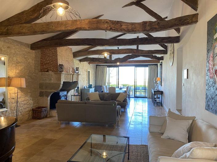 Image No.25-11 Bed Property for sale