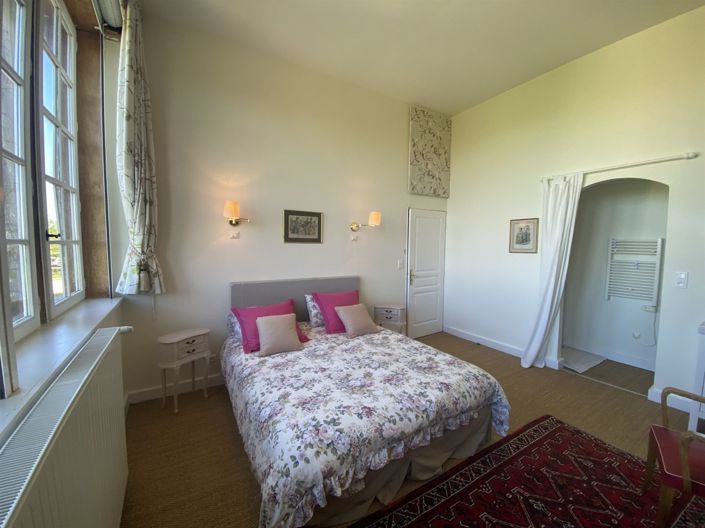 Image No.28-11 Bed Property for sale