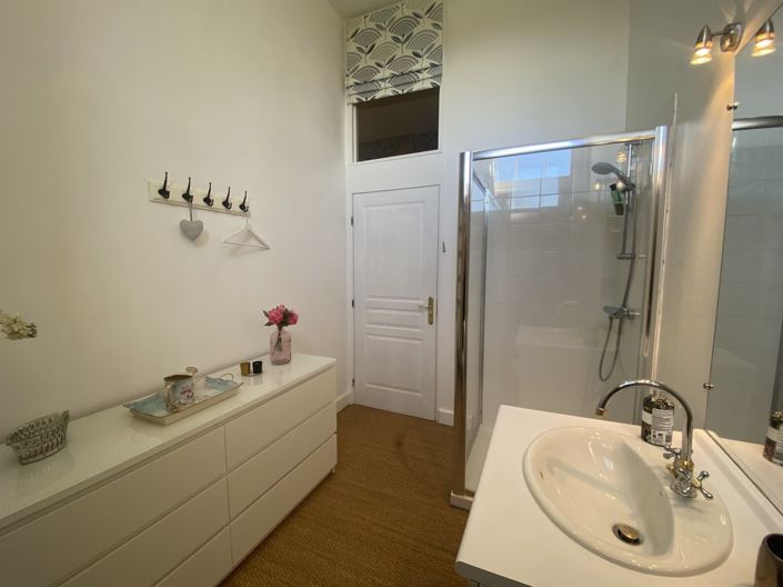 Image No.30-11 Bed Property for sale