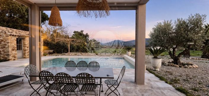 Image No.2-4 Bed House for sale