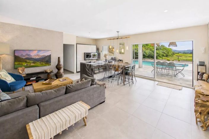 Image No.3-4 Bed House for sale