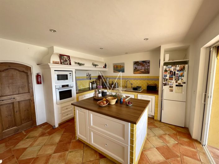 Image No.11-7 Bed House for sale