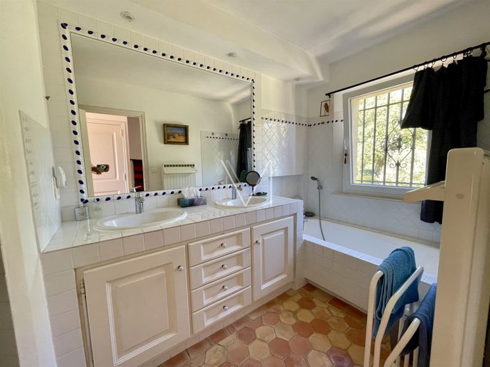 Image No.15-7 Bed House for sale