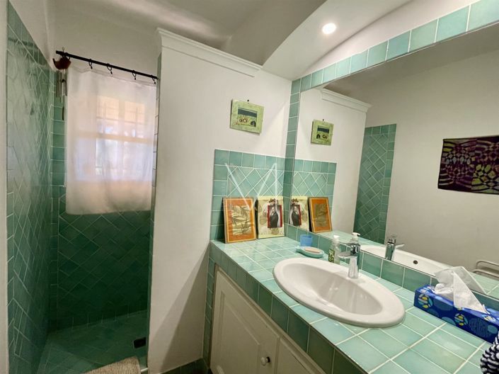 Image No.18-7 Bed House for sale