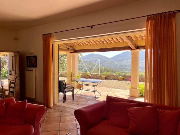 Image No.7-7 Bed House for sale