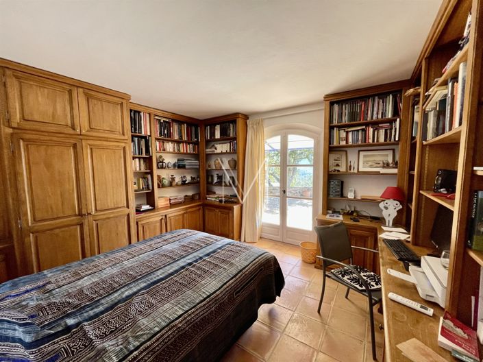 Image No.9-7 Bed House for sale