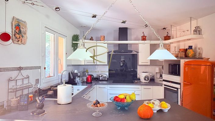 Image No.6-3 Bed House for sale