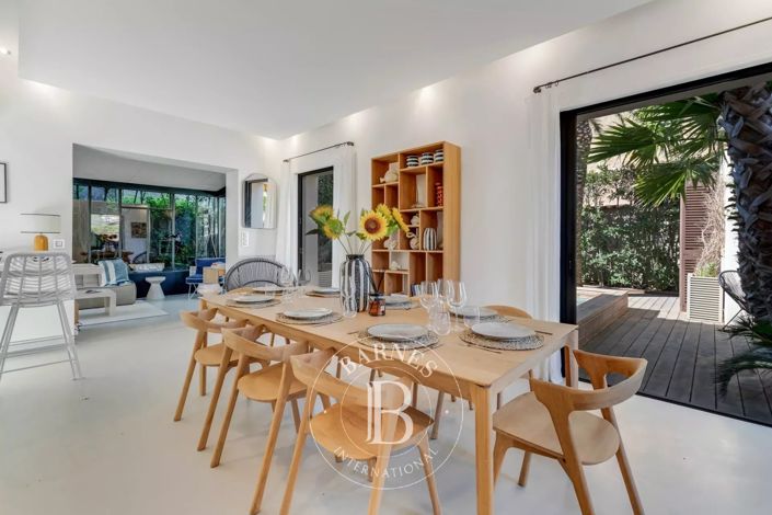 Image No.3-4 Bed House for sale