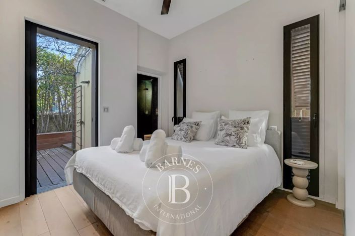 Image No.6-4 Bed House for sale