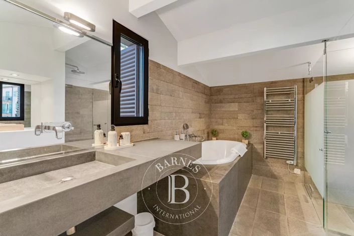 Image No.7-4 Bed House for sale