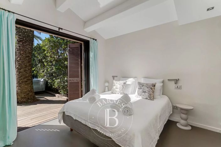 Image No.8-4 Bed House for sale