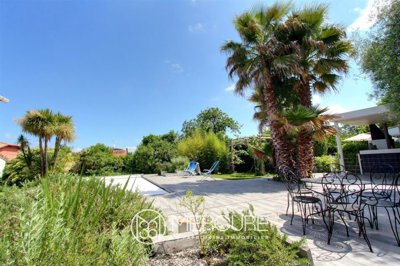 1 - L'Isle-Jourdain, House