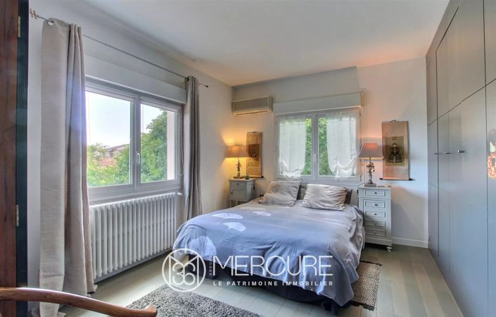 Image No.8-5 Bed House for sale