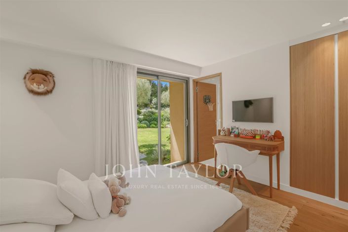 Image No.11-5 Bed House for sale