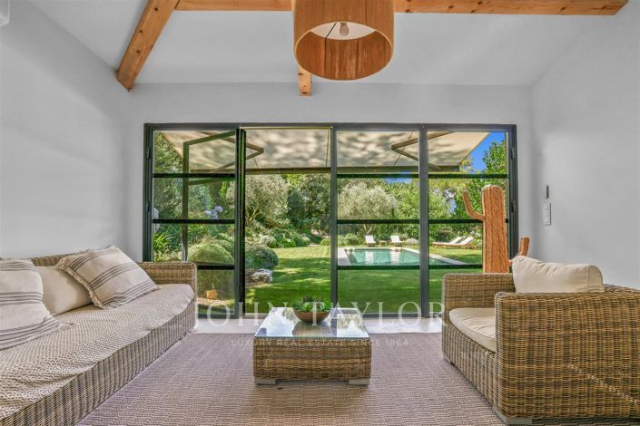 Image No.16-5 Bed House for sale