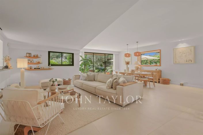 Image No.4-5 Bed House for sale