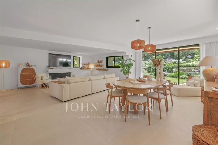 Image No.5-5 Bed House for sale